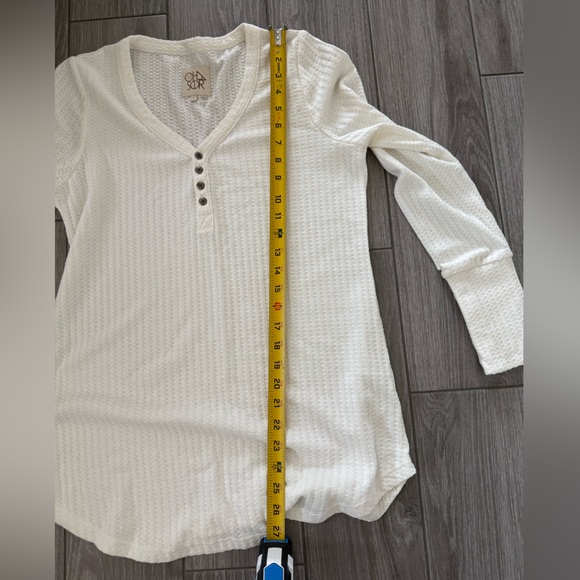Chaser|White soft waffle knit thermal long sleeve top with cute buttons•••Large - Picture 10 of 10
